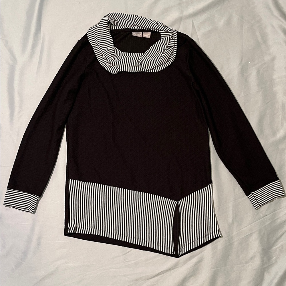Chico's Zenergy Black and White Striped Top size 1 which is Medium.